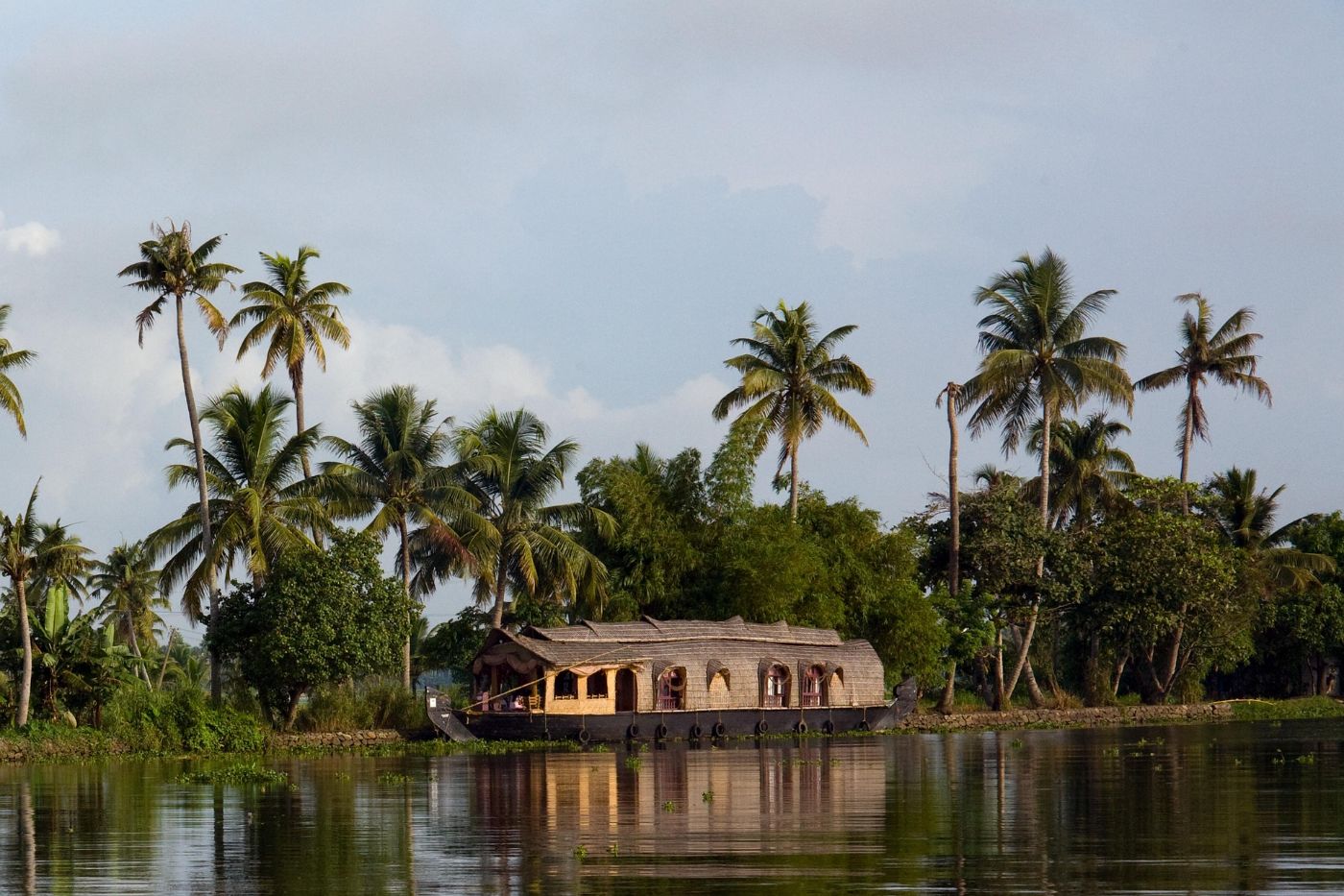 houseboat tours in alleppey